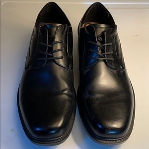 Men’s black dress shoes